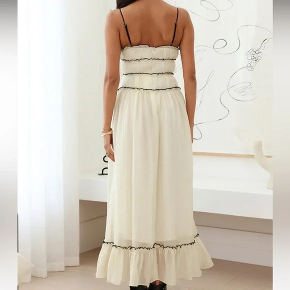 Elegant Cream Maxi Dress with Black Accents - Picture 2 of 7